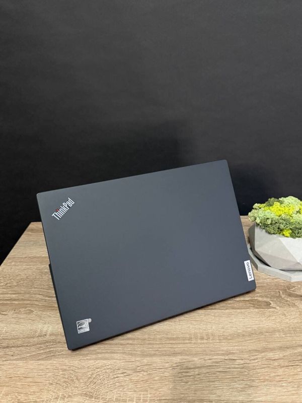Ультрабук Lenovo ThinkPad X13 Gen 1 / 13.3" (1920x1080) IPS / AMD Ryzen 5 Pro 4650U (6 (12) ядер по 2.1 - 4.0 GHz) / 16 GB DDR4 / 256 GB SSD / AMD Radeon Vega Graphics / WebCam / Windows Lic б/в - зображення 3