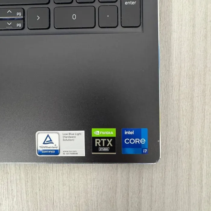 Ігровий ультрабук Б-класу Dell Vostro 15 7510 / 15,6" (1920x1080) IPS / Intel Core i7-11800H (8 (16) ядер по 2.3 - 4.6 GHz) / 16 GB DDR4 / 512 GB SSD NVMe / nVidia GeForce RTX 3050, 4 GB GDDR6, 128-bit / WebCam б/в - зображення 8