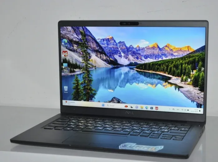 Ультрабук Dell Latitude 7400 / 14" (1920x1080) IPS / Intel Core i5-8265U (4 (8) ядра по 1.6 - 3.9 GHz) / 32 GB DDR4 / 256 GB SSD / Intel UHD Graphics / WebCam / Windows 11 Pro б/в - зображення 2