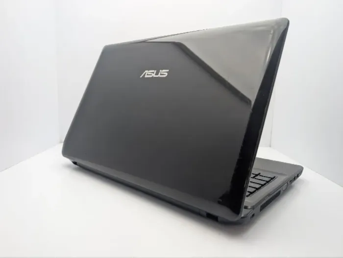 Ноутбук Asus X52J / 15.6" (1366x768) TN / Intel Core i3-350M (2 (4) ядра по 2.2 GHz) / 6 GB DDR3 / 320 GB HDD / AMD Radeon HD 5145, 1 GB GDDR3, 64-bit / WebCam / DVD-ROM б/в - зображення 8