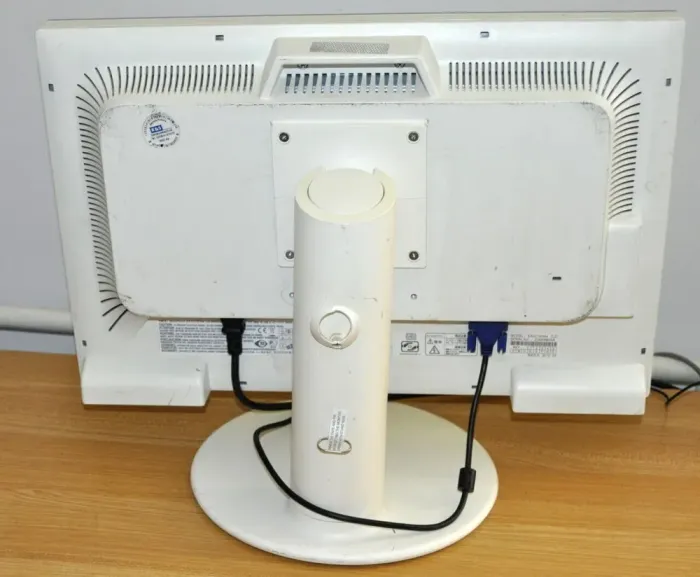 Монітор Б-клас NEC MultiSync EA221WMe / 22" (1680x1050) TN / VGA, DVI, USB / Вбудовані колонки 2x 1W / VESA 100x100 б/в - зображення 5