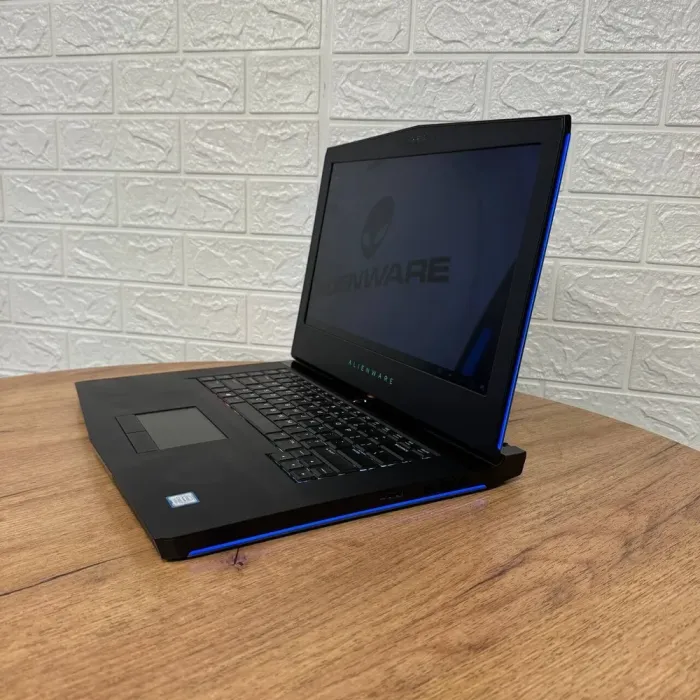 Ігровий ноутбук Б-клас Dell Alienware 15 R3 / 15.6" (1920x1080) IPS / Intel Core i7-7700HQ (4 (8) ядра по 2.8 - 3.8 GHz) / 16 GB DDR4 / 500 GB SSD / nVidia GeForce GTX 1070, 8 GB GDDR5, 256-bit / WebCam б/в - зображення 5