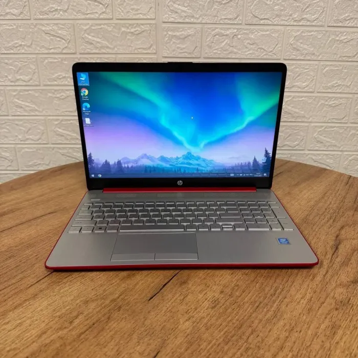 Ультрабук HP 15-dw0083wm / 15.6" (1366x768) TN / Intel Pentium Silver N5030 (4 ядра по 1.1 - 3.1 GHz) / 8 GB DDR4 / 256 GB SSD / Intel UHD Graphics 605 / WebCam б/в - зображення 2