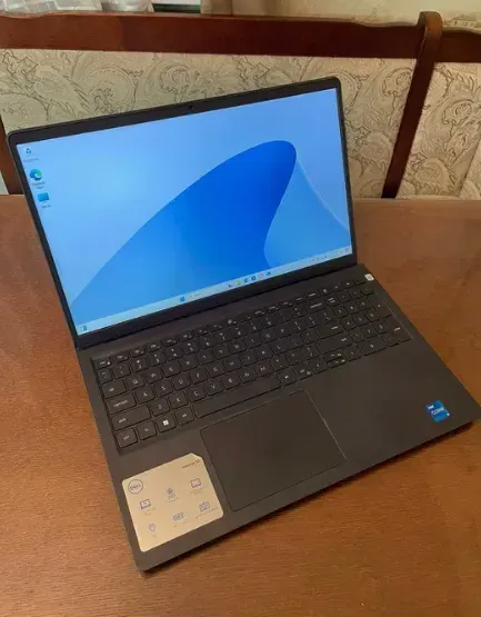 Ультрабук Dell Inspiron 3530 / 15.6" (1920x1080) IPS / Intel Core i5-1334U (10 (12) ядер по 3.4 - 4.6 GHz) / 8 GB DDR4 / 512 GB SSD / Intel Iris Xe Graphics eligible / WebCam б/в - зображення 2