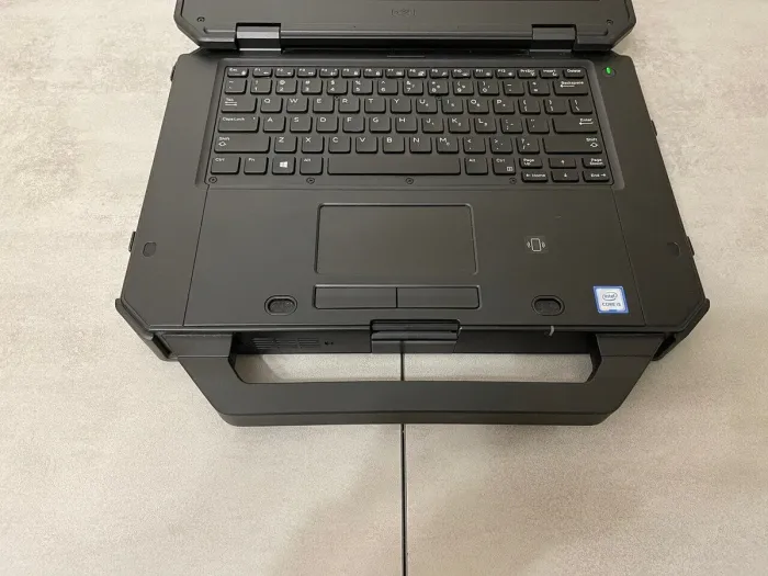 Захищений ноутбук Dell Latitude 7424 Rugged Extreme / 14" (1920x1080) IPS Touch / Intel Core i5-8350U (4 (8) ядра по 1,7 - 3,6 ГГц) / 16 ГБ DDR4 / 256 ГБ SSD / Intel UHD Graphics 620 / WebCam / Два АКБ б/в - зображення 4