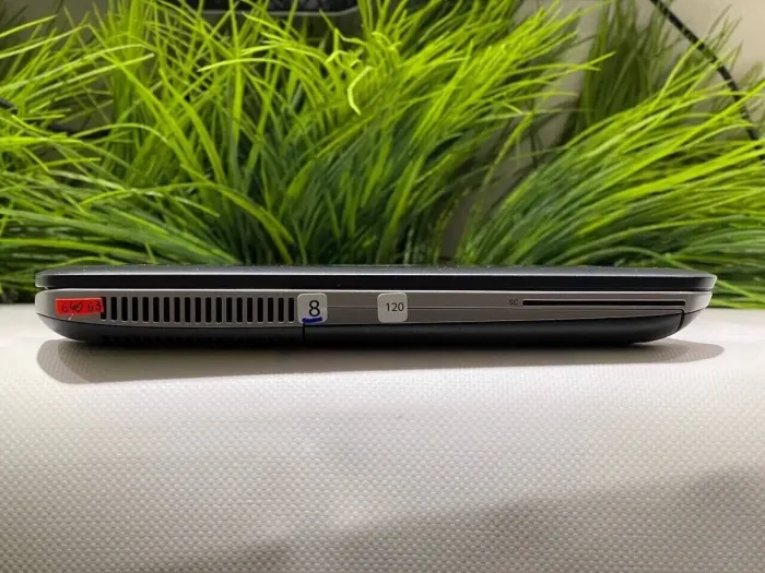 Ноутбук HP Probook 640 G3 / 14" (1920x1080) TN / Intel Core i3-7100U (2 (4) ядра по 2.4 GHz) / 8 GB DDR4 / 120 GB SSD / Intel HD Graphics 620 / WebCam / 3G б/в - зображення 4