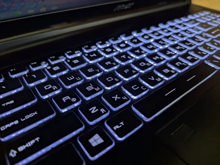 Мобільна робоча станція MSI WE 63 / 15.6" (1920x1080) IPS / Intel Core i7-8750H (6 (12) ядра по 2.2 - 4.1 GHz) / 32 GB DDR4 / 512 GB SSD / nVidia Quadro P2000, 4 GB GDDR5, 128-bit / WebCam / Windows 10 б/в - зображення 6