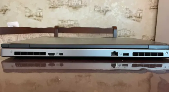 Робоча станція Dell Precision 7740 / 17.3" (1920x1080) IPS / Intel Xeon E-2276M (6 (12) ядер по 2.8 - 4.7 GHz) / 32 GB DDR4 / 512 GB SSD / nVidia Quadro RTX 4000, 8 GB GDDR6, 256-bit / WebCam б/в - зображення 7