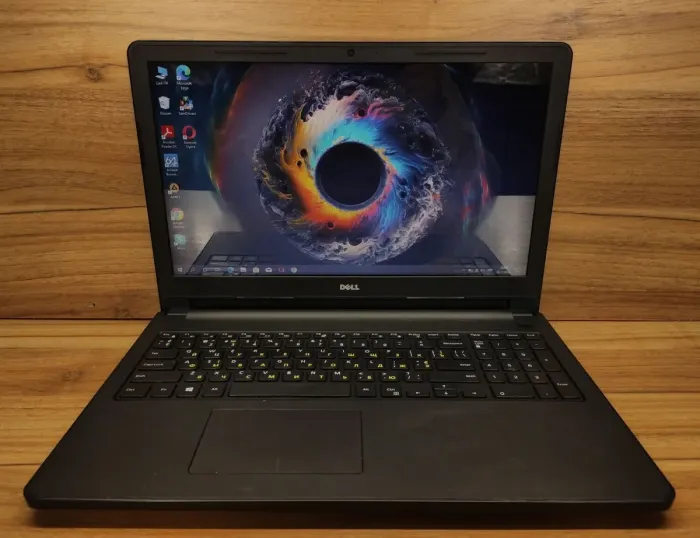 Ноутбук Dell Inspiron 15-3558 / 15.6" (1366x768) TN / Intel Core i3-5015U (2 (4) ядра по 2.1 GHz) / 8 GB DDR3 / 256 GB SSD / Intel HD Graphics 5500 / WebCam / Windows 10 б/в - зображення 2