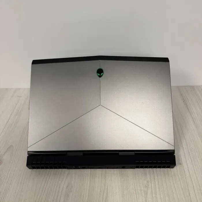 Ігровий ноутбук Б-класу Dell Alienware 15 R3 / 15.6" (1920x1080) IPS / Intel Core i5-6300HQ (4 ядра по 2,3 - 3,2 ГГц) / 16 ГБ DDR4 / 256 ГБ SSD NVMe / nVidia GeForce GTX 1060, 6 ГБ GDDR5, 192-біт / WebCam б/в - зображення 3
