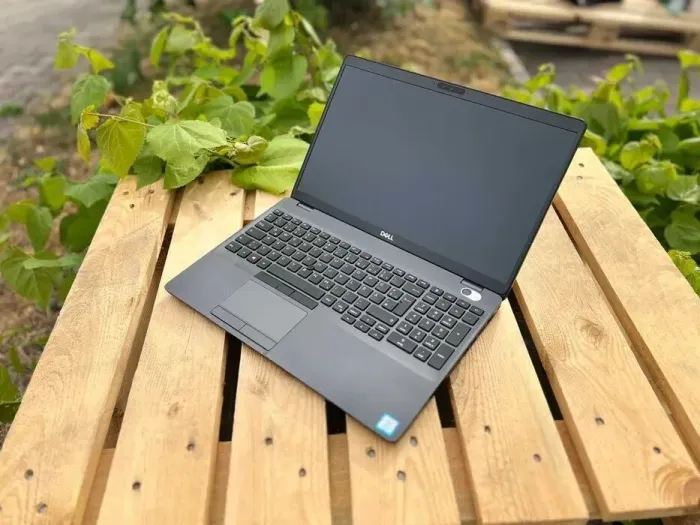 Ультрабук Dell Latitude 5500 / 15.6" (1920x1080) IPS / Intel Core i5-8265U (4 (8) ядра по 1.6 - 3.9 GHz) / 8 GB DDR4 / 256 GB SSD / Intel UHD Graphics 620 / WebCam б/в - зображення 4