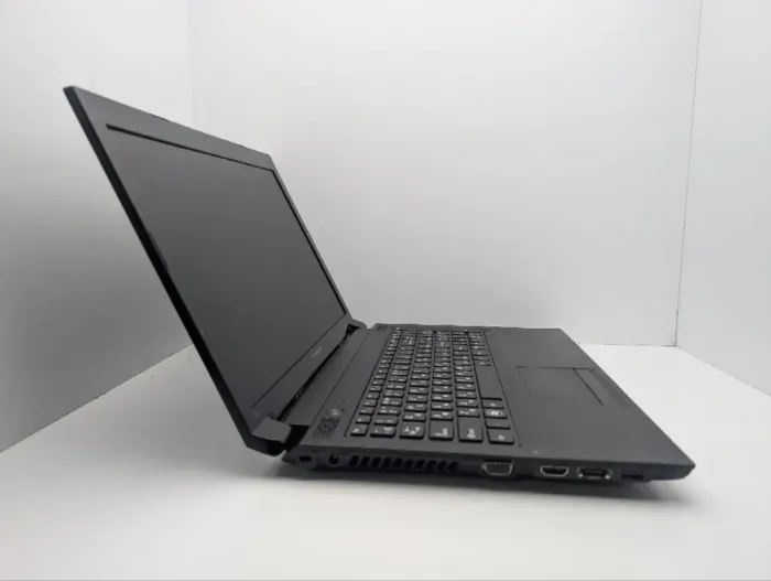 Ноутбук Lenovo B575 / 15.6" (1366x768) TN / AMD E-300 (2 ядра по 1.3 GHz) / 6 GB DDR3 / 120 GB SSD / AMD Radeon HD 6310 Graphics / WebCam / DVD-ROM б/в - зображення 3