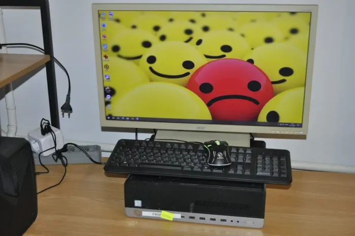 Комплект ПК: HP EliteDesk 800 G3 SFF / Intel Core i5-6500 (4 ядра по 3.2 - 3.6 GHz) / 8 GB DDR4 / 320 GB HDD / Intel HD Graphics 530 + Монітор Б-клас Acer B243HL / 24" (1920x1080) TN / VGA, DVI + Windows 10 Pro б/в - зображення 8