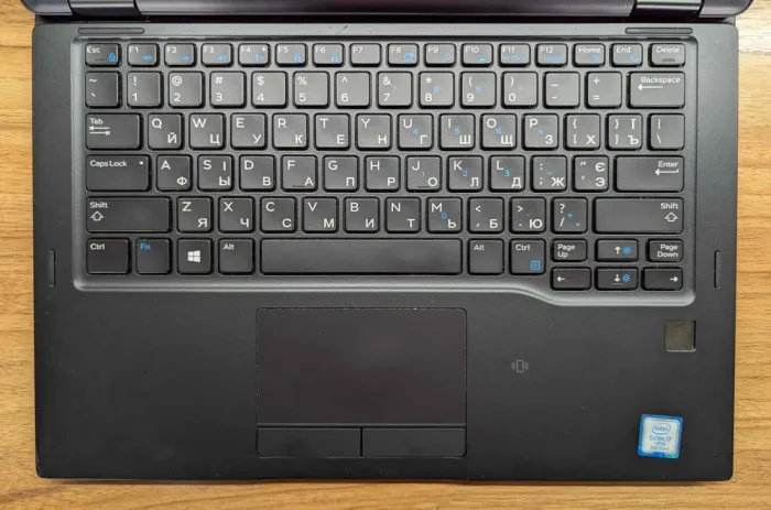 Ноутбук-трансформер Б-клас Dell Latitude 7390 / 13.3" (1920x1080) IPS Touch / Intel Core i7-8650U (4 (8) ядра по 1.9 - 4.2 GHz) / 16 GB DDR4 / 480 GB SSD / Intel UHD Graphics 620 / WebCam / TouchID / Windows 10 б/в - зображення 4