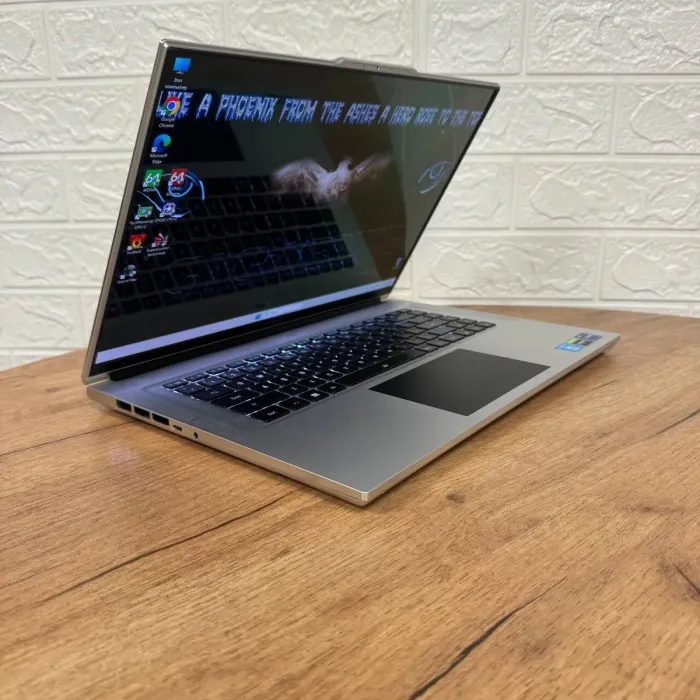 Ігровий ноутбук Gigabyte Aero 16 XE4 / 16" (3840x2400) OLED / Intel Core i7-12700H (14 (20) ядер по 3.5 - 4.7 GHz) / 16 GB DDR4 / 1000 GB SSD / nVidia GeForce RTX 3070 Ti, 8 GB GDDR6, 256-bit / WebCam б/в - зображення 4