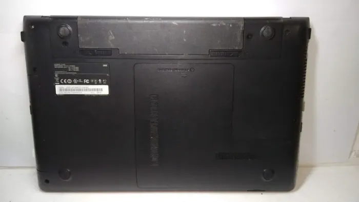 Ноутбук Б-клас Samsung NP300E5C / 15.6" (1366x768) TN / Intel Celeron B820 (2 ядра по 1.7 GHz) / 4 GB DDR3 / 500 GB HDD / nVidia GeForce GT 620M, 1 GB DDR3, 64-bit / WebCam / АКБ не тримає б/в - зображення 9