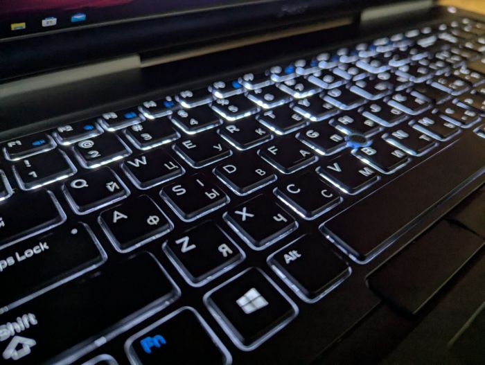 Мобільна робоча станція Dell Precision 7720 / 17,3" (1920x1080) IPS / Intel Core i7-7820HQ (4 (8) ядра по 2,9 - 3,9 ГГц) / 32 ГБ DDR4 / 512 ГБ SSD / nVidia Quadro P5000, 16 ГБ GDDR5X, 256-біт / WebCam / Windows 10 б/в - зображення 6