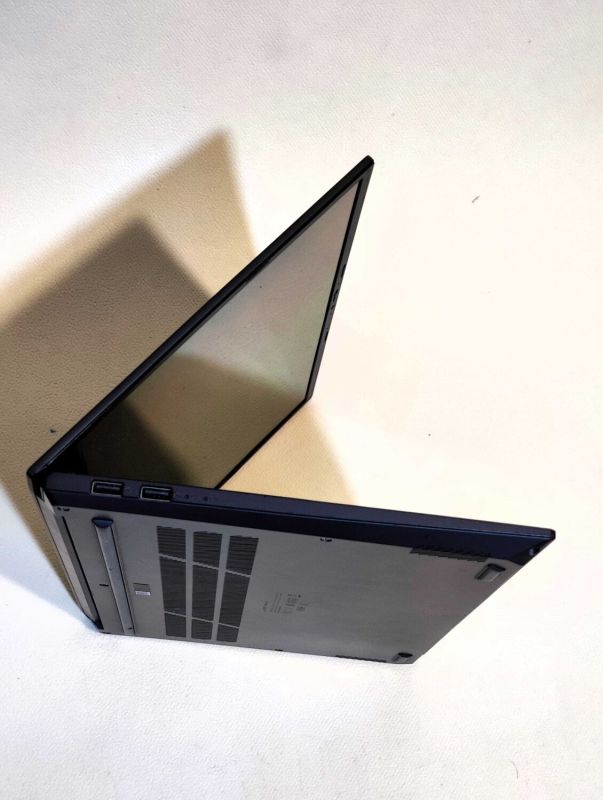 Ультрабук Б-клас Asus Vivobook Pro 14 K3400P / 14" (1920x1080) OLED / Intel Core i5-11300H (4 (8) ядра по 3.1 - 4.4 GHz) / 8 GB DDR4 / 256 GB SSD / Intel Iris Xe Graphics / WebCam б/в - зображення 4