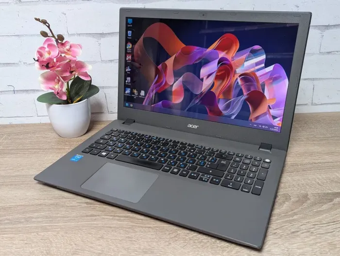 Ноутбук Б-клас Acer Aspire E5-573 / 15.6" (1366x768) TN / Intel Core i3-4005U (2 (4) ядра по 1.7 GHz) / 8 GB DDR3 / 128 GB SSD / Intel HD Graphics 4400 / WebCam б/в - зображення 5