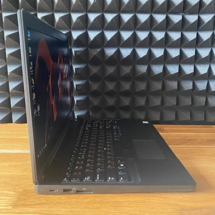 Ноутбук Dell Latitude 5580 / 15.6" (1920x1080) TN / Intel Core i5-8250U (4 (8) ядра по 1.6 - 3.4 GHz) / 16 GB DDR4 / 128 GB SSD / Intel HD Graphics 620 / WebCam б/в - зображення 5