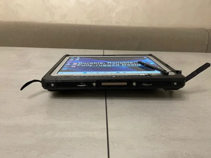 Захищений планшет Panasonic Toughbook CF-33 / 12" (2160x1440) IPS Touch / Intel Core i5-7300U (2 (4) ядра по 2.6 - 3.5 GHz) / 8 GB DDR3 / 256 GB SSD / Intel HD Graphics 620 / WebCam / Стилус / Два АКБ / Без клавіатури б/в - зображення 4