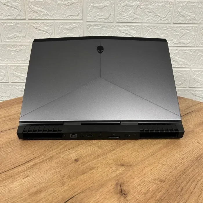 Ігровий ноутбук Б-клас Dell Alienware 15 R3 / 15.6" (1920x1080) IPS / Intel Core i7-6700HQ (4 (8) ядра по 2.6 - 3.5 GHz) / 16 GB DDR4 / 256 GB SSD + 1000 GB HDD / nVidia GeForce GTX 1060, 6 GB GDDR5, 192-bit / WebCam б/в - зображення 3