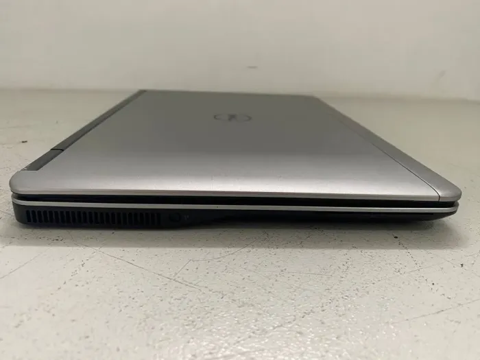 Нетбук Б-клас Dell Latitude E7240 / 12.5" (1366x768) TN / Intel Core i7-4600U (2 (4) ядра по 2.1 - 3.3 GHz) / 8 GB DDR3 / 256 GB SSD / Intel HD Graphics 4400 / WebCam б/в - зображення 3