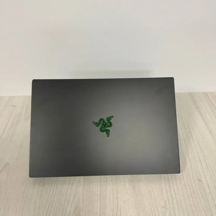 Ігровий ноутбук Б-класу Razer Blade 15 RZ09-0328 / 15,6" (3840x2160) IPS / Intel Core i7-10750H (6 (12) ядер по 2,6 - 5,0 ГГц) / 16 ГБ DDR4 / 512 ГБ SSD NVMe / nVidia GeForce RTX 2070 Max-Q, 8 ГБ GDDR6, 256-біт / Веб-камера б/в - изображение 7