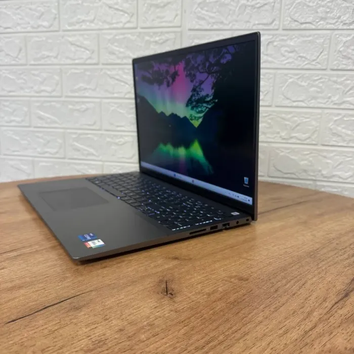 Ультрабук Б-клас Dell Vostro 5630 / 16" (1920x1200) IPS / Intel Core i7-1360P (12 (16) ядер по 2.2 - 5.0 GHz) / 16 GB DDR5 / 512 GB SSD / Intel Iris Xe Graphics / WebCam б/в - зображення 5