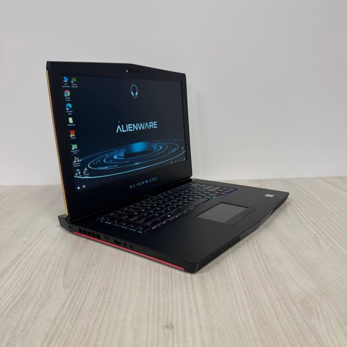 Ігровий ноутбук Б-клас Dell Alienware 15 R3 / 15.6" (1920x1080) IPS / Intel Core i7-7700HQ (4 (8) ядра по 2.8 - 3.8 GHz) / 16 GB DDR4 / 128 GB SSD M.2 + 1000 GB HDD / nVidia GeForce GTX 1060, 6 GB GDDR5, 192-bit / WebCam б/в - зображення 4