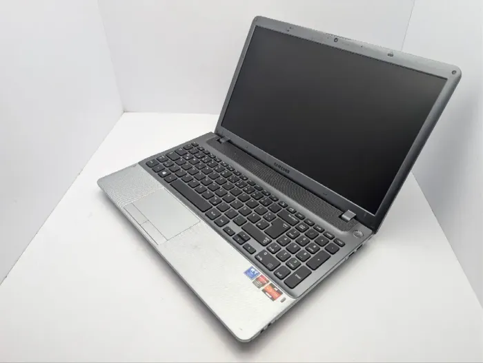 Ноутбук Samsung NP355V5C / 15.6" (1366x768) TN / AMD A6-4400M (2 (4) ядра по 2.1 GHz) / 6 GB DDR3 / 750 GB HDD / AMD Radeon HD 7520G Graphics / WebCam б/в - изображение 7