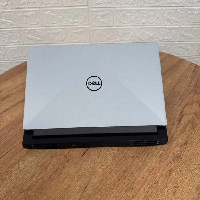 Ігровий ноутбук Dell G15 5525 / 15.6" (1920x1080) IPS / AMD Ryzen 7 6800H (8 (16) ядер по 3.2 - 4.7 GHz) / 16 GB DDR5 / 512 GB SSD / nVidia GeForce RTX 3050, 4 GB GDDR6, 128-bit / WebCam б/в - зображення 3