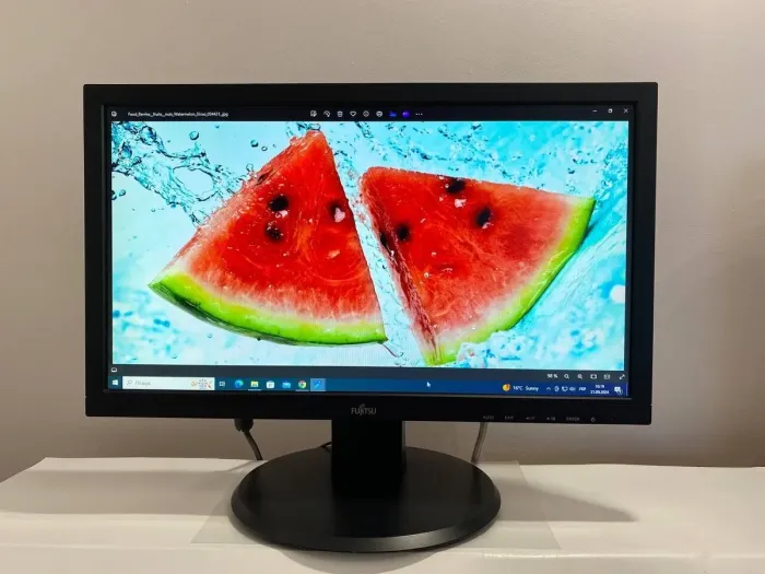 Монітор Fujitsu E20T-7 / 19.5" (1600x900) TN / DVI, VGA, Audio / Вбудовані колонки (2x 2W) / VESA 100x100 б/в - зображення 2