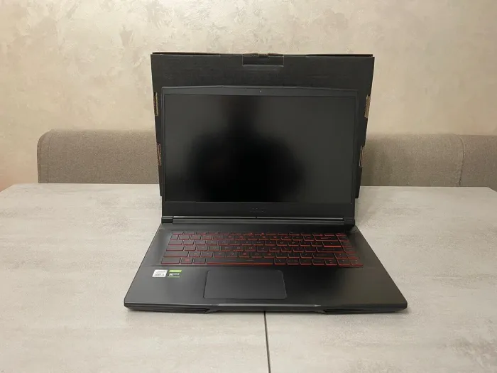 Ігровий ноутбук MSI Thin 15 GF63 10SC-035US / 15,6" (1920x1080) IPS / Intel Core i5-10300H (4 (8) ядра по 2,5 - 4,5 ГГц) / 16 ГБ DDR4 / 256 ГБ SSD M.2 + 500 ГБ HDD / nVidia GeForce GTX 1650 Max-Q, 4 ГБ GDDR5, 128-біт / WebCam б/в - зображення 3
