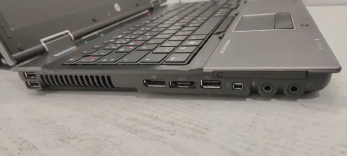 Ноутбук HP EliteBook 8540w / 15.6" (1600x900) TN / Intel Core i5-540M (2 (4) ядра по 2.53 - 3.07 GHz) / 4 GB DDR3 / 320 GB HDD / nVidia Quadro FX 880M, 1 GB DDR3, 128-bit / АКБ не тримає б/в - зображення 4