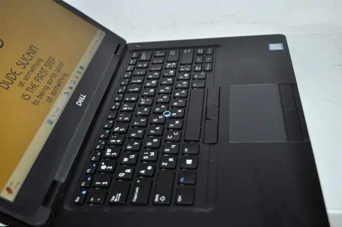 Ультрабук Б-клас Dell Latitude 5490 / 14" (1920x1080) IPS / Intel Core i5-8250U (4 (8) ядра по 1.6 - 3.4 GHz) / 16 GB DDR4 / 512 GB SSD / Intel HD Graphics 620 / WebCam / Windows 11 Pro б/в - зображення 9