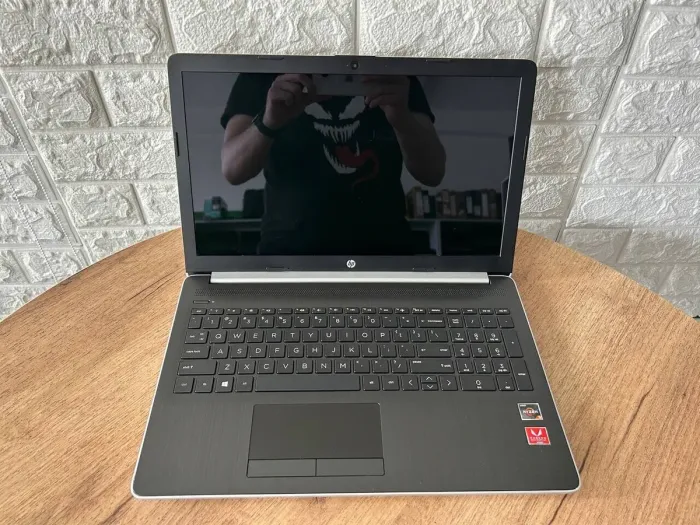 Ноутбук Б-клас HP 15-db0005dx / 15.6" (1366x768) TN Touch / AMD Ryzen 5 2500U (4 (8) ядра по 2-3.6 GHz) / 8 GB DDR4 / 128 GB SSD / AMD Radeon Vega 8 Graphics / WebCam / HDMI б/в - зображення 3