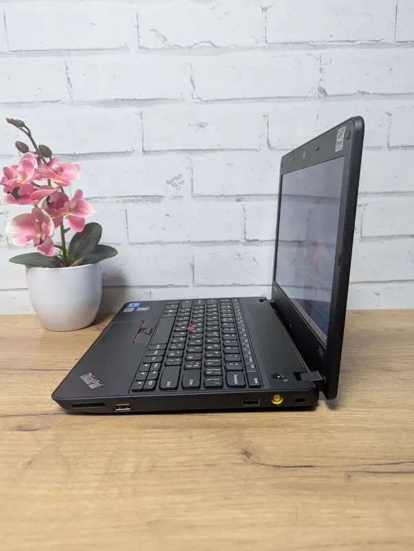 Нетбук Б-клас Lenovo ThinkPad X121e / 11.6" (1366x768) TN / Intel Core i3-2367M (2 (4) ядра по 1.4 GHz) / 8 GB DDR3 / 128 GB SSD / Intel HD Graphics 3000 / WebCam б/в - зображення 7