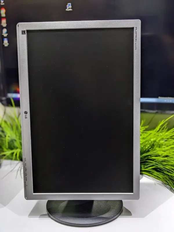 Монітор LG Flatron W2242T / 22" (1680x1050) TN / VGA, DVI / VESA 100x100 б/в - зображення 3