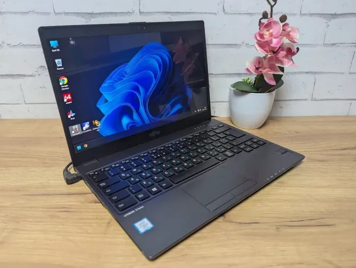 Ультрабук Б-клас Fujitsu LifeBook U938 / 13.3" (1920x1080) TN / Intel Core i5-8350U (4 (8) ядра по 1.7 - 3.6 GHz) / 8 GB DDR4 / 128 GB SSD / Intel UHD Graphics 620 / WebCam / Без АКБ б/в - зображення 7