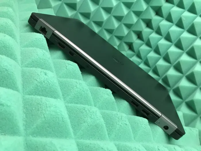 Ультрабук Б-клас Dell Latitude E7470 / 14" (1920x1080) IPS / Intel Core i5-6300U (2 (4) ядра по 2.4 - 3.0 GHz) / 8 GB DDR4 / 256 GB SSD / Intel HD Graphics 520 / WebCam / HDMI / miniDP / Windows 10 ліцензія б/в - зображення 7