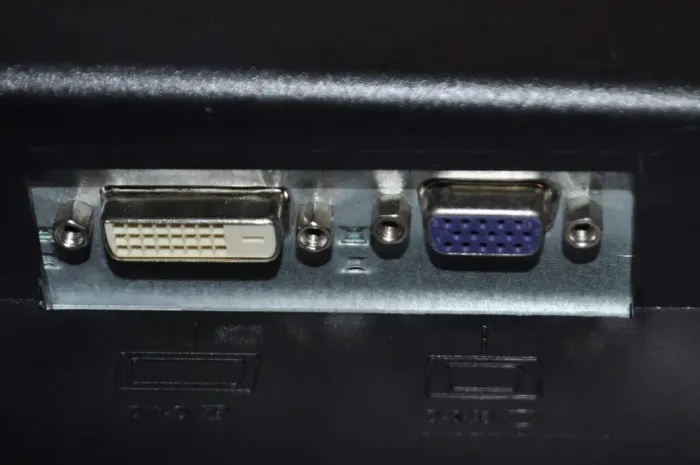 Монітор Б-клас BenQ GL2450 Black/24" (1920x1080) TN/VGA, DVI/VESA 100x100 + Кабелі (VGA або DVI на вибір) та живлення б/в - зображення 14