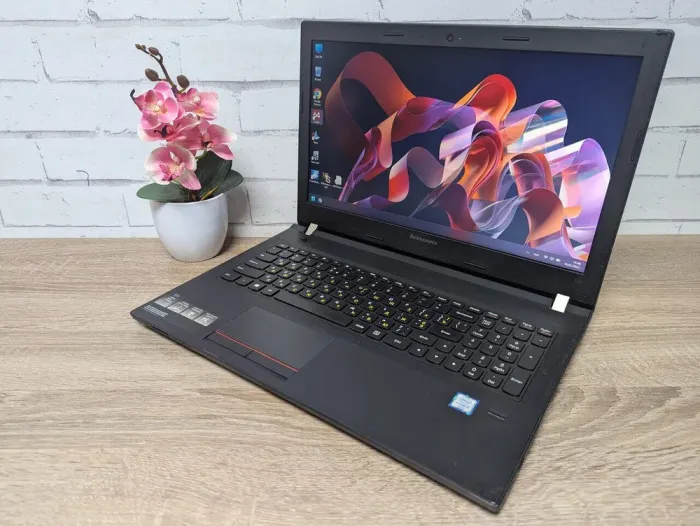Ноутбук Б-клас Lenovo E51-80 / 15.6" (1366x768) TN / Intel Core i5-6200U (2 (4) ядра по 2.3 - 2.8 GHz) / 8 GB DDR3 / 128 GB SSD / Intel HD Graphics 520 / WebCam / DVD-ROM б/в - зображення 5