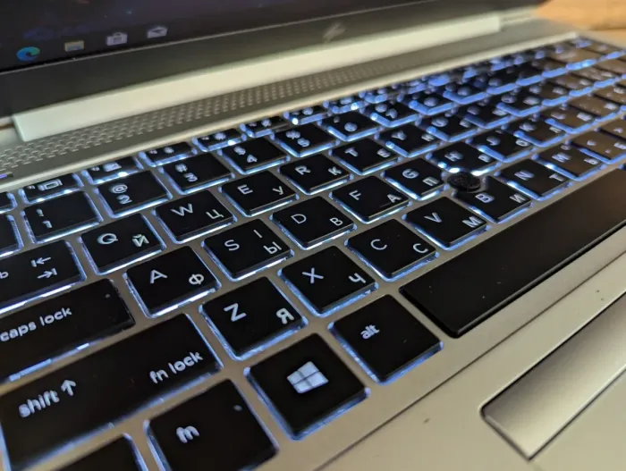 Ультрабук HP EliteBook 840 G5 / 14" (1920x1080) IPS / Intel Core i5-8350U (4 (8) ядра по 1.7 - 3.6 GHz) / 16 GB DDR4 / 512 GB SSD / Intel UHD Graphics 620 / WebCam / TouchID / Windows 10 б/в - зображення 6