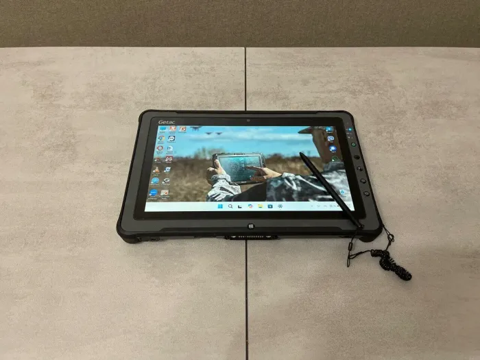 Захищений планшет Getac F110 G4 / 11.6" (1920x1080) IPS Touch / Intel Core i5-7200U (2 (4) ядра по 2.5 - 3.1 GHz) / 8 GB DDR4 / 256 GB SSD / Intel HD Graphics 620 / WebCam / Стилус / Два АКБ б/в - зображення 2