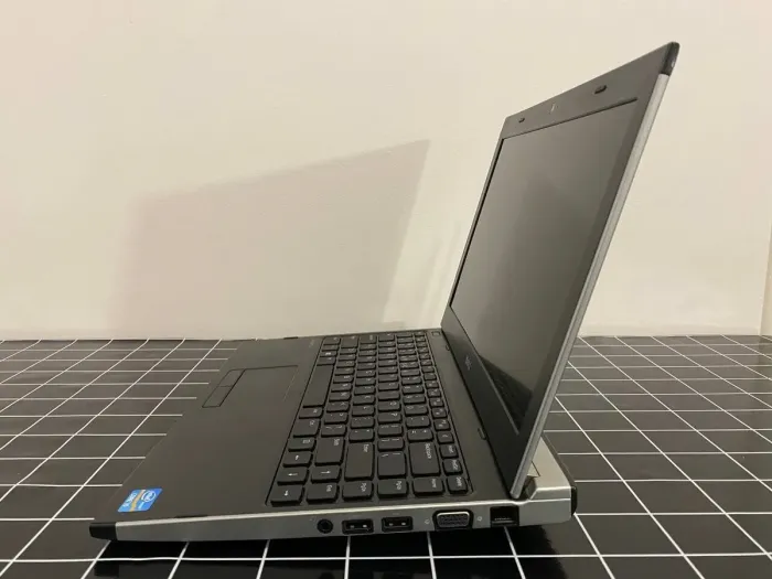 Ультрабук Б-клас Dell Latitude 3330 / 13.3" (1366x768) TN / Intel Core i5-3337U (2 (4) ядра по 1.8 - 2.7 GHz) / 8 GB DDR3 / 240 GB SSD / Intel HD Graphics 4000 / WebCam / HDMI б/в - зображення 5