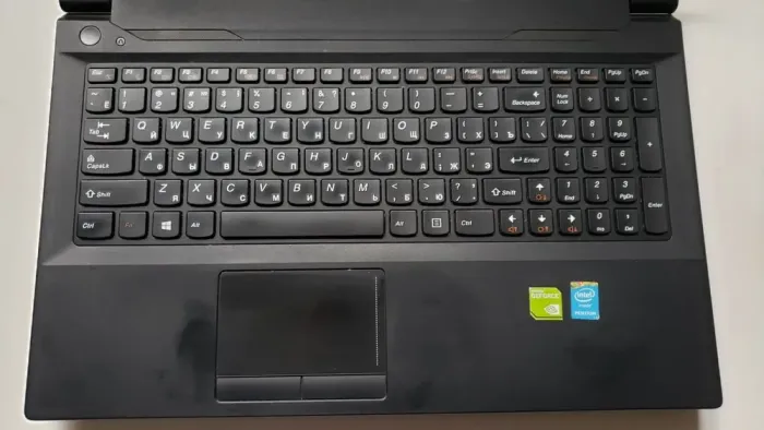 Ноутбук Lenovo B590 / 15.6" (1366x768) TN / Intel Pentium 2030M (2 ядра по 2.5 GHz) / 8 GB DDR3 / 256 GB SSD / nVidia GeForce GT 720M, 1 GB DDR3, 64-bit / WebCam б/в - зображення 3