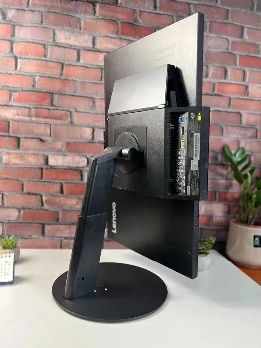 Моноблок Lenovo ThinkCentre Tiny-In-One 24 Gen 3 / 24" (1920x1080) IPS / AMD Ryzen 3 PRO 3200GE (4 ядра по 3.3 - 4.0 GHz) / 16 GB DDR4 / 256 GB SSD / AMD Radeon Vega 8 Graphics / WebCam б/в - зображення 6