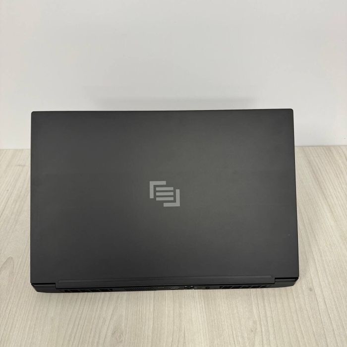 Ігровий ультрабук MainGear Vector Pro MG-VCP17A-3080 / 17,3" (2560x1440) IPS / AMD Ryzen 9 5900HX (8 (16) ядер по 3,3 - 4,6 ГГц) / 64 ГБ DDR4 / 1000 ГБ SSD NVMe / nVidia GeForce RTX 3080, 16 ГБ GDDR6, 256-біт / WebCam б/в - зображення 3