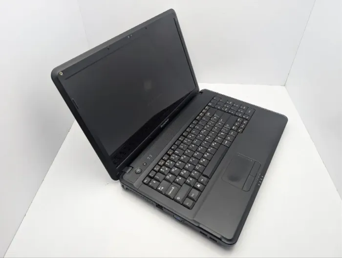 Ноутбук Lenovo G550 / 15,6" (1366x768) TN / Intel Pentium T4500 (2 ядра по 2,3 ГГц) / 4 ГБ DDR3 / 320 ГБ HDD / Intel Graphics / WebCam / DVD-ROM / АКБ не тримає заряд б/в - зображення 6